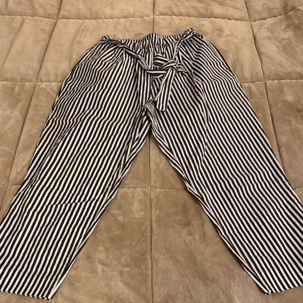 Zara Basic Monochrome Striped Trousers - Picture 3 of 9